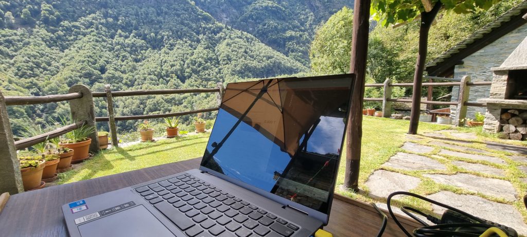 Notebook in den Bergen